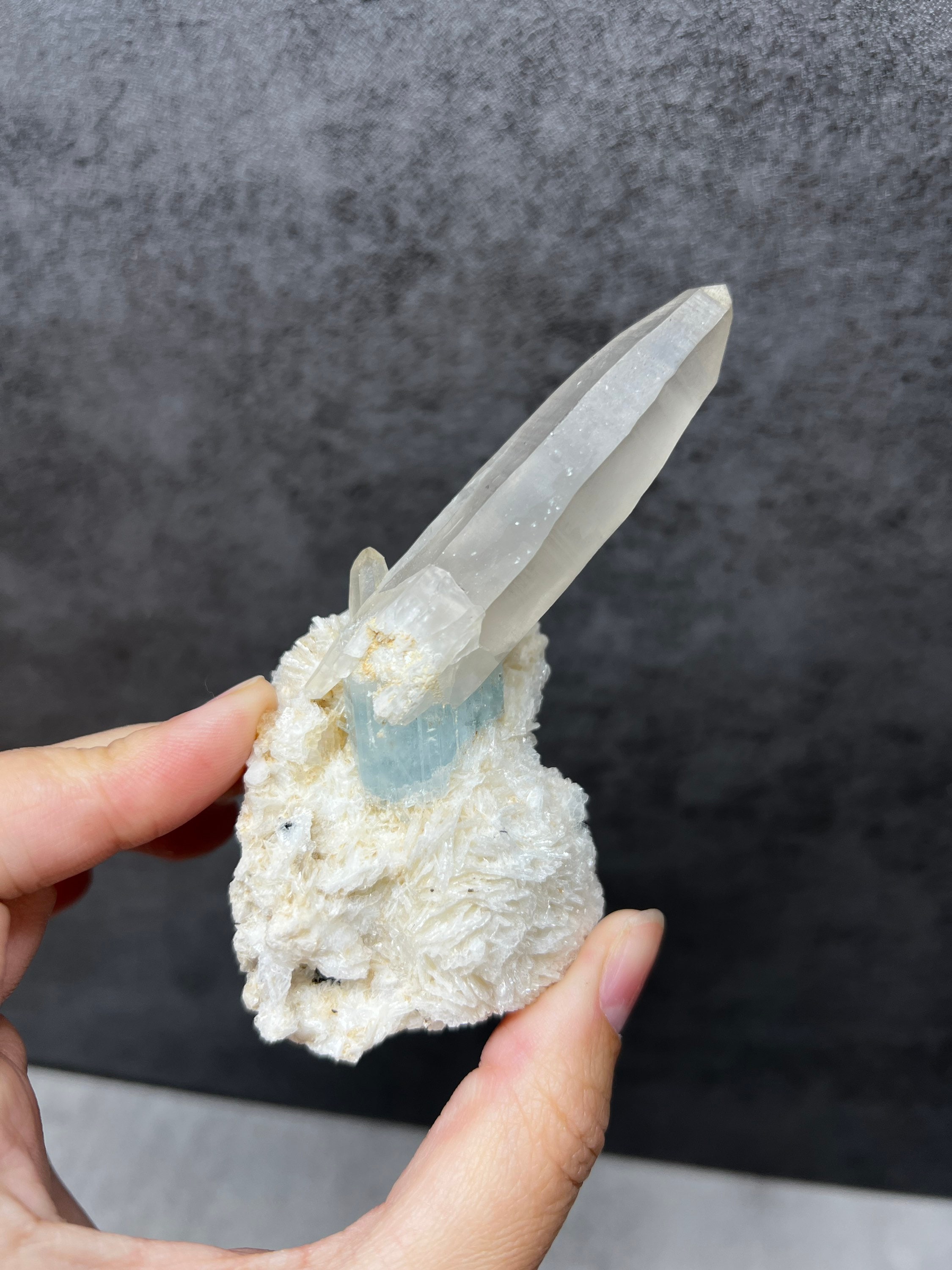 スカルドゥ産 グリーントルマリン.ショールwithクォーツ スカルドゥ産 グリーントルマリン.ショールwithクォーツ - メルカリ