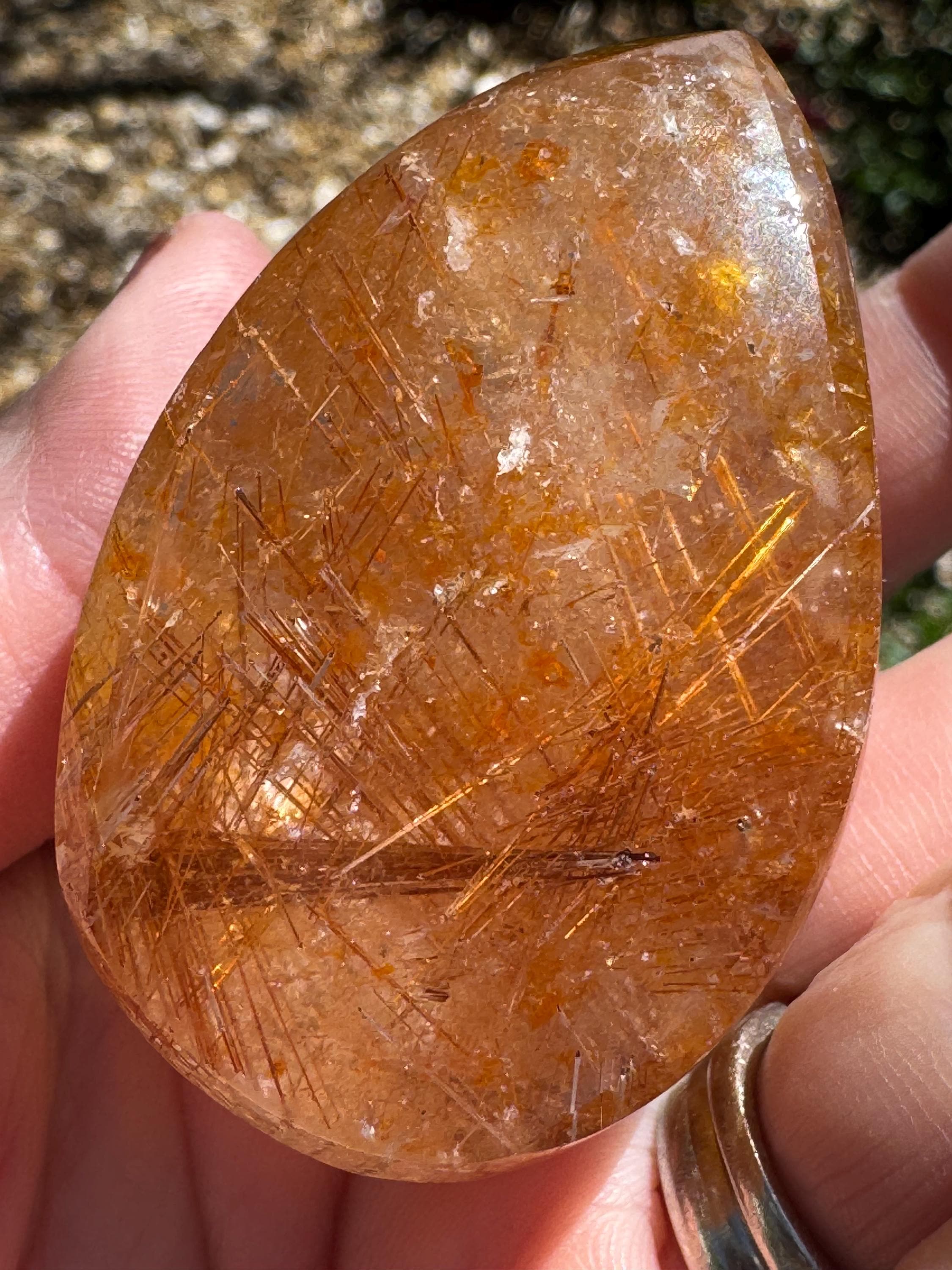 ブラジル ミナスジェライス州ディアマンチーナ産 ライトニングクォーツ ブラジル、ミナスジェライス州ディアマンティーナ産ルチルクォーツ