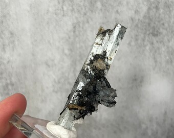 専用ページ パキスタン スカルドゥ シガール渓谷産 ライトスモーキーツイン パキスタン、スカルドゥ、シガール渓谷産の見事なアクアマリンと