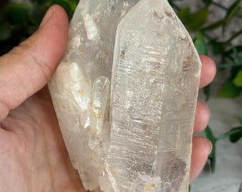 美しい虹を帯びたディアマンティーナクォーツポイント、ディアマン