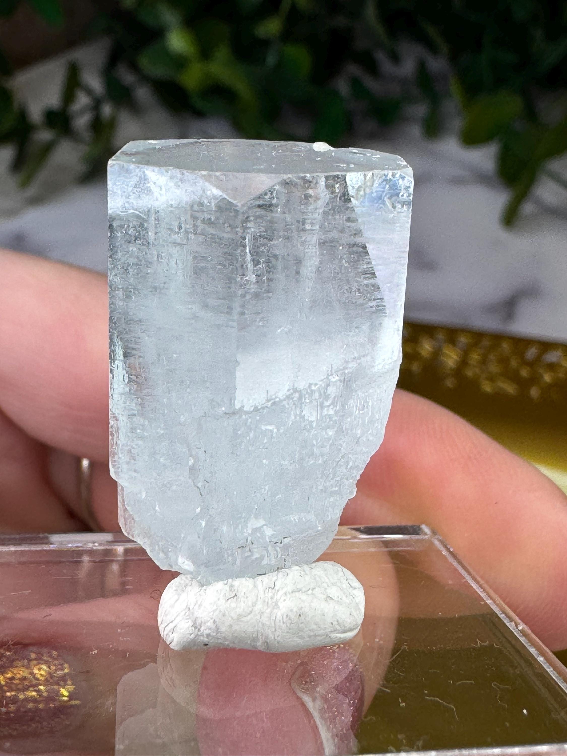 パキスタン、スカルドゥ、シガール渓谷産の見事なアクアマリン: 最小