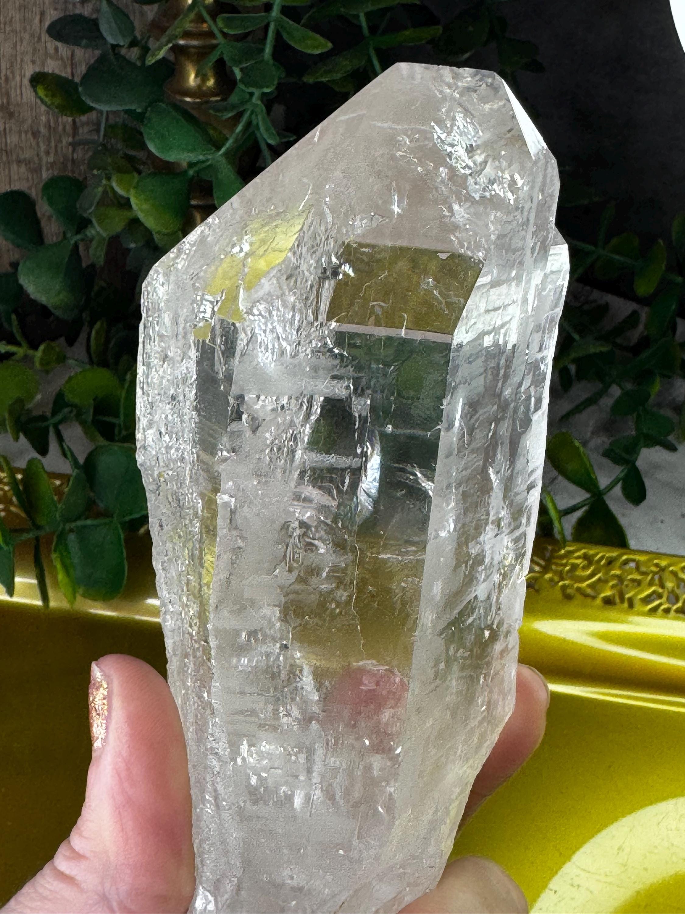 美しい虹を帯びたディアマンティーナクォーツポイント、ディアマン