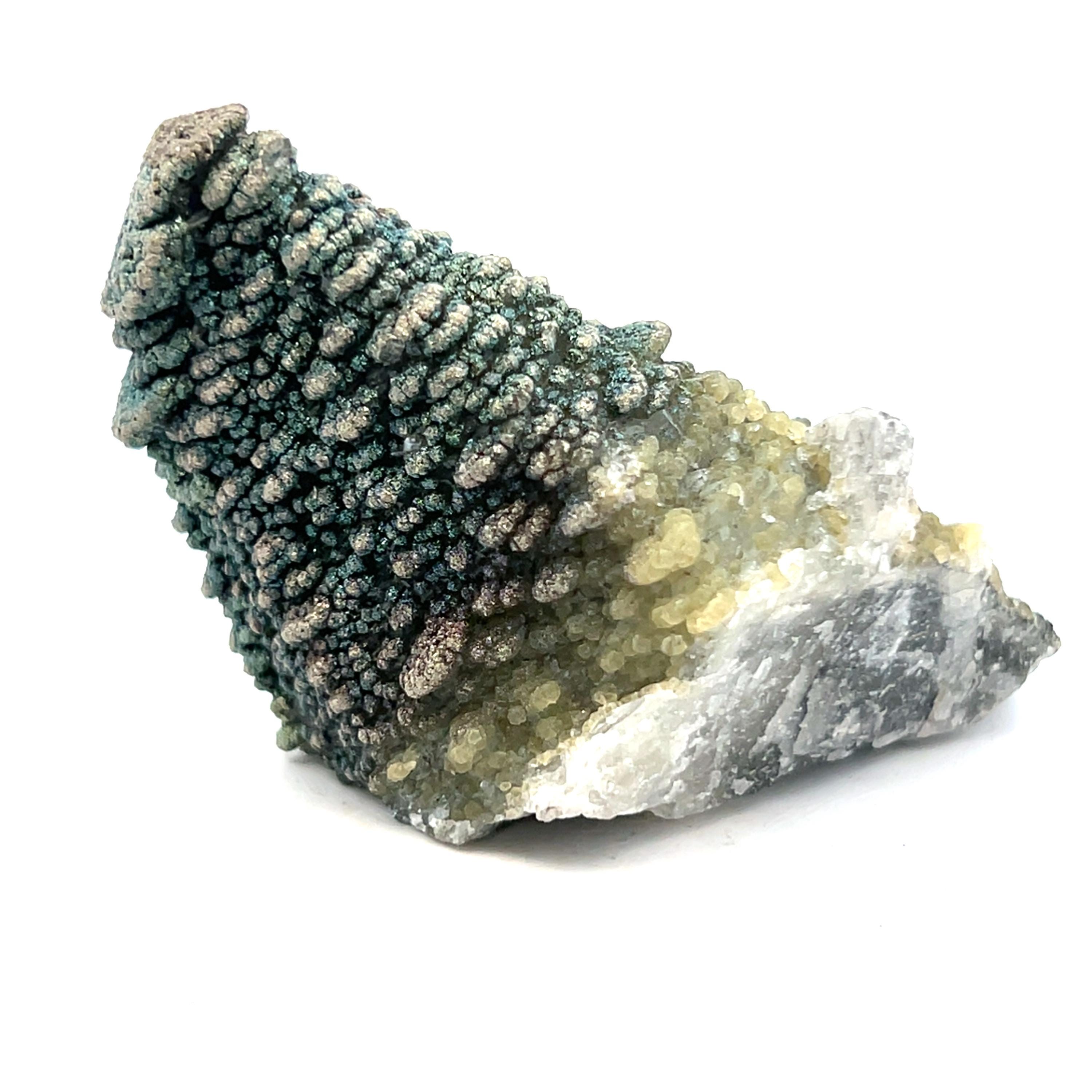 中国湖北省産の虹色に輝く黄鉄鉱入りパゴダ方解石：SMC 小型