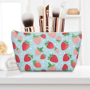 Strawberry Pouch Zippered Pouch T-bottom Strawberry Accessory Pouch Strawberry Makeup Bag Flat Zipper Pouch Strawberry Print Zippered Bag