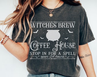 Heksen brouwen shirt comfort kleuren Halloween T-shirt voor koffieliefhebbers Witchy Vibes Halloween koffie Spooky seizoen Witchy Woman Salem heksen