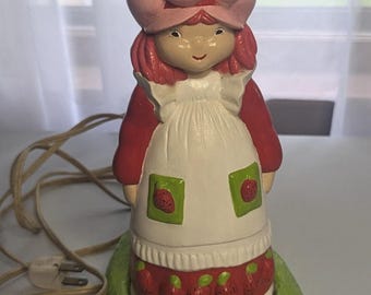 Vintage Hand painted Strawberry Shortcake lamp rare find WORKS