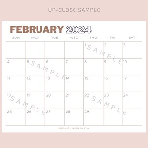 Op de afbeelding: Een printbare kalender voor februari 2024 met een witte achtergrond en zwarte rasterlijnen. De maandnaam en het jaar staan in bruine tekst bovenaan de kalender.