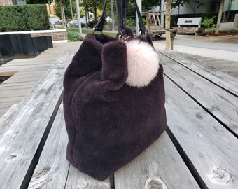 Reversible Merino Sheepskin Tote Bag: Two Distinctive Styles