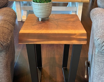 LIVE EDGE End Table - Custom Handmade Premium Walnut - Accent Table - Bedside Table - Side Table