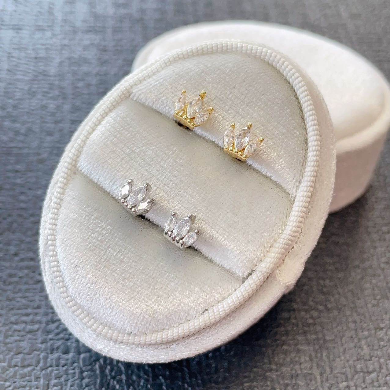 Cartilage Stud, Tiny Crown Stud, Screw Back Stud Earrings, Minimalist Cartilage Stud Earrings, Crown Studs, Diamond Earrings, Gift for Her