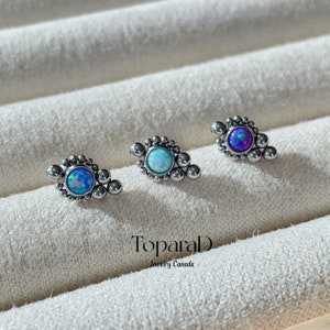 Tiny Opal oorknopjes, vuuropaal oorbellen, minimalistische blauwe opaal oorstekers, kraakbeenoorbellen, kleine pareloorbellen, cadeau voor haar