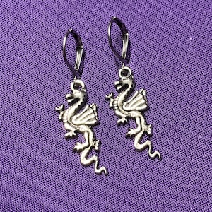 Petites boucles d’oreilles en argent dragon volant avec dos de levier en acier inoxydable