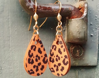 Boucles d'oreilles pendantes gouttes d'eau dorées motif léopard brun 