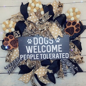 Fur Baby Friendly Front Door Wreath. dogs always welcome.