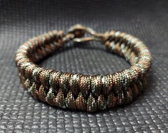 11 Zoll Dunkel Camo Paracord Fishtail Webarmband mit Kordelverschluss