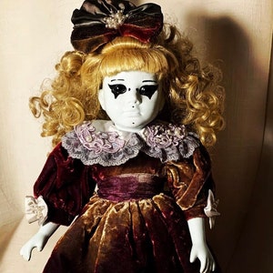 Rhonda Fem Horror Doll: Creepy Scary Spooky Macabre Halloween Gothic Oddity Decor