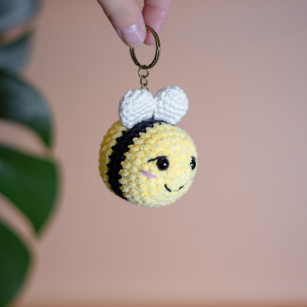 Handmade smile bee keychain, Crochet minimalistic accessories for bags backpacks, Christmas gift for kids friends, small handcraft keychain
