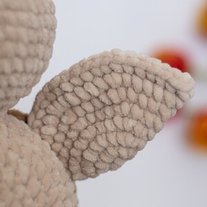 A close-up view of the turtle. Since this is a handmade crochet toy, the photos showcase its texture up close, revealing the intricate craftsmanship.