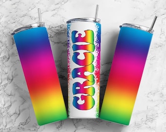 Emballage de gobelet 20 oz arc-en-ciel avec lettre de griffonnage rétro assortie, alphabet esthétique PNG, gobelet à ajouter votre propre nom