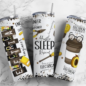 Puede incluir: Tres vasos de acero inoxidable con diseños diferentes. El primer vaso tiene un fondo blanco con acentos negros y amarillos y el texto "Electrical Engineer". El segundo vaso tiene un fondo blanco con acentos negros y amarillos y el texto "Hustle Sleep Repeat". El tercer vaso tiene un fondo blanco con acentos negros y amarillos y el texto "Think about what an Electrical Engineer looks like".