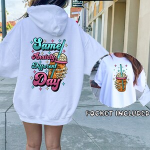同じ日に違う不安TシャツPNGデザイン、レトロなヒッピー昇華、生意気な笑顔90年代デジタルダウンロードPNGファイル、ポケットデザイン