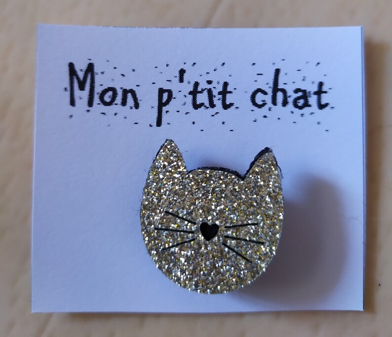 Broche en feutrine pailletée animal Tête de chat doré