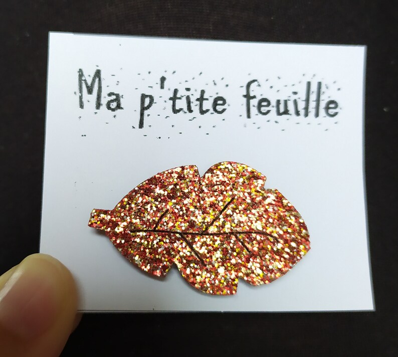 Broche Ma p'tite feuille rouge dorée image 1