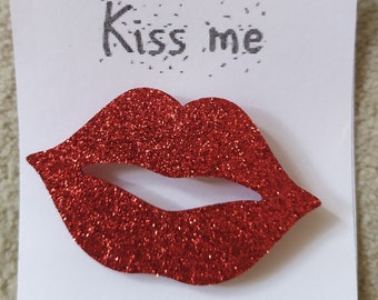 Broche bouche kiss me