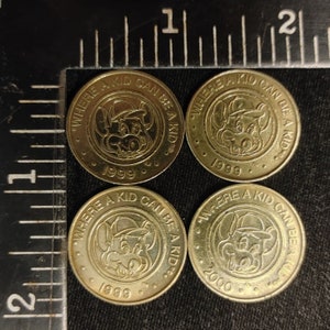 Chuck E Cheese Vintage 1999-2000 4pc Gold-Tone Arcade Coin/Tokens