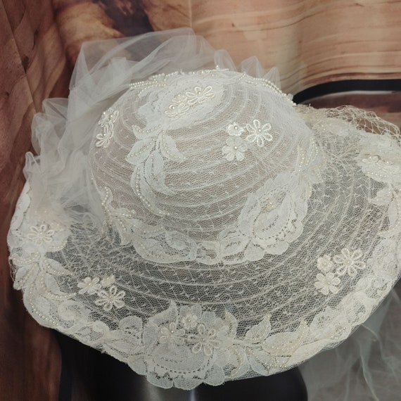 Unbranded Women's White Floral Lacey Wide Brimmed… - image 3