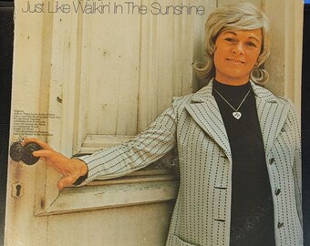 Disco in vinile vintage "Jean Shepard - Just Like Walkin' In The Sunshine"