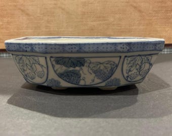 Antique-style Chinese or Japanese porcelain bowl featuring a blue and white painted octagonal design.