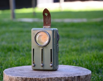 Lanterna militar verde vintage - Lanterna militar antiga de bolso - Tocha militar colecionável - Lanterna de sinalização