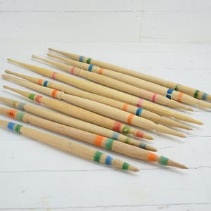 Lot de 10 broches antiques en bois primitif sculptées à la main pour tisser du fil de laine - Ancien - Lot de 10 broches primitives bulgares