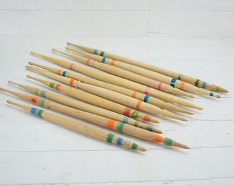 Husos antiguos primitivos de madera tallados a mano para tejer hilo de lana Lote de 10 - Vintage - Husos búlgaros primitivos Juego de 10