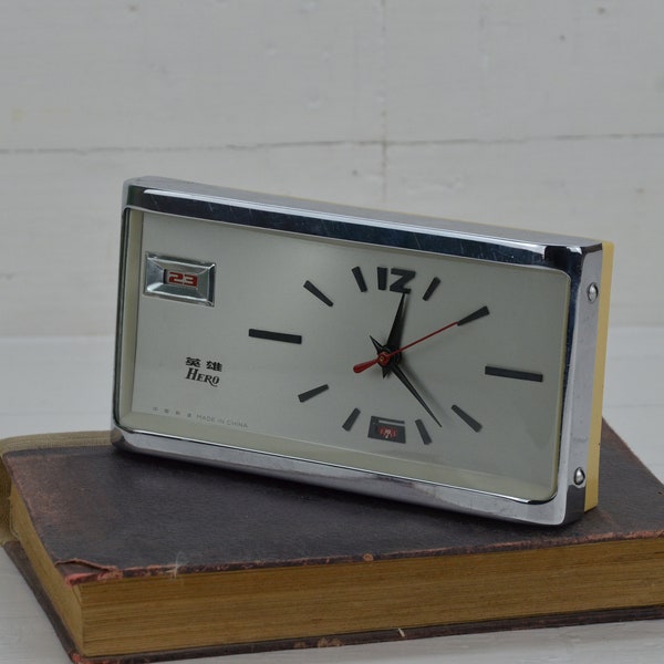 Vintage China alarm clock - Vintage alarm clock "HERO" - China clocks - Manual alarm clocks - Date clock - Home clock - Old clock