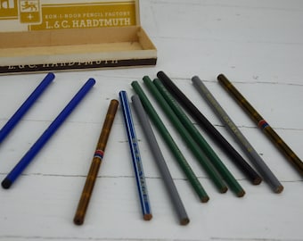 Ensemble de différents crayons vintage dans leur boîte d'origine - Ensemble de crayons de collection inutilisés - Fournitures scolaires anciennes - Fournitures de bureau