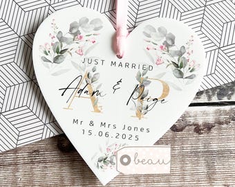 Personalised Just Married Gift Mr & Mrs Wedding Gift Newlyweds Bride Groom Roses Greenery Heart Decoration Ornament Keepsake wedding gift