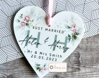Personalised Just Married Gift Mr & Mrs Wedding Gift Newlyweds Pink Roses Greenery Acrylic Heart Decoration Ornament Keepsake
