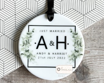 Personalised Just Married Names Mr & Mrs Wedding gift Foliage Eucalyptus Greenery Ceramic or Acrylic Round Decoration Ornament Keepsake