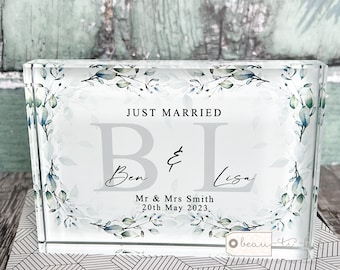 Personalised Just married Wedding Gift Mr & Mrs Newlyweds Bride Groom Greenery Freestanding Crystal block Decoration Ornament Keepsake