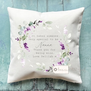 Personlig Det krävs någon speciell för att vara faster mamma mormor barnflicka nana nan gåva citat lavendel vildblomma design kudde hem