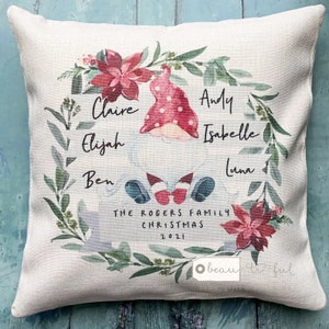 Capa de almofada personalizada com nomes de família de Natal, Papai Noel, Gnomo, Folhagem, Design de folhagens, Citação para casa, Estilo linho