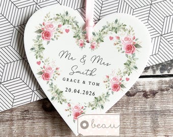 Personalised Mr and Mrs heart wedding ornament, wedding gift, Newlywed present, Bride groom Greenery Decoration Ornament Keepsake
