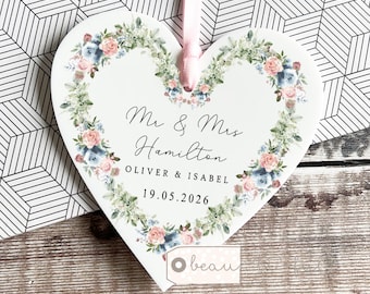 Personalised Mr and Mrs heart wedding ornament, wedding gift, Newlywed present, Bride groom Greenery Decoration Ornament Keepsake