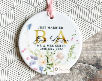 Personalised Wedding gift Just Married Names Mr & Mrs Wedding wildflower Greenery Ceramic or Acrylic Round Decoration Ornament Keepsake