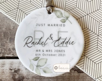 Personalised Wedding gift Just Married Gift Mr & Mrs Wedding Greenery Leaf Ceramic or Acrylic Round Decoration Ornament Keepsake