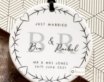 Personalised Just Married Gift Mr & Mrs Wedding Vine heart Ceramic Round Decoration Ornament Keepsake