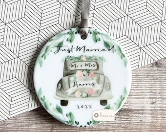 Personalised Just Married Names Mr & Mrs Wedding gift Pink floral Greenery Vintage car Ceramic or Acrylic Round Decoration Ornament Keepsake