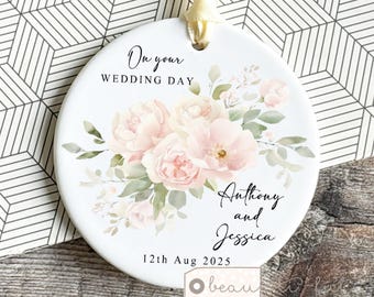 Personalised Just Married Wedding gift Mr & Mrs Bride Groom Newlyweds Gift for Wedding Floral Greenery Round Decoration Ornament Keepsake